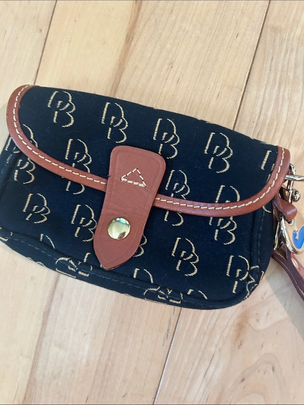 Dooney & Bourke small pouch